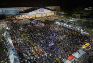 Boi Caprichoso arrasta multidão no 'Boi de Rua' - Portal Cultura do AM