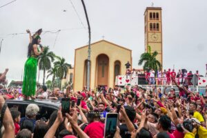 Bi Garcia oficializa título de Embaixadora do Festival de Parintins a Isabelle Nogueira