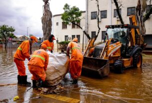 Limpeza pós-enchente ocorre em nove locais nesta segunda-feira