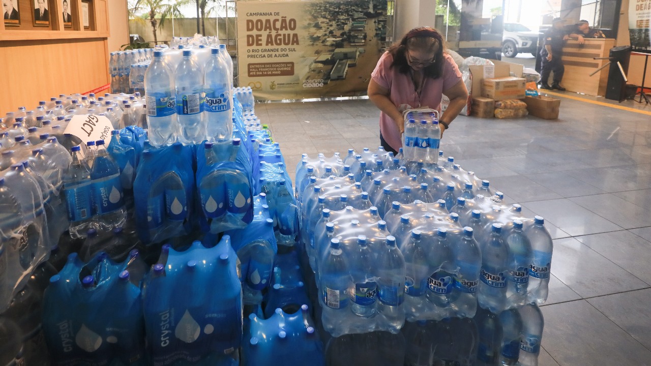 Campanha de arrecadação de água para população do RS segue até terça-feira, na Aleam