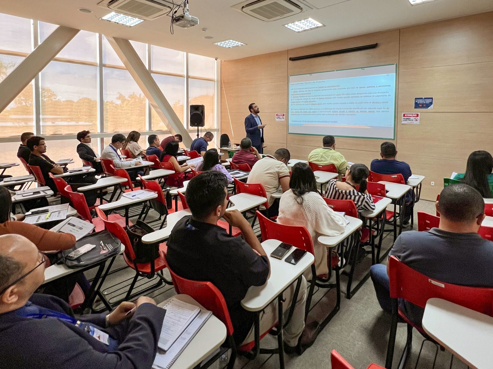 ECP do TCE-AM realiza curso sobre atualizações na Lei de Licitações para servidores públicos