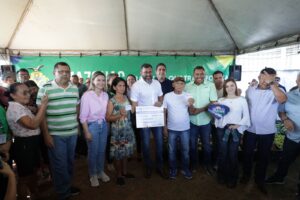 Em Manacapuru, Wilson Lima inaugura nova iluminação pública a Led e faz entregas para reforçar setor primário e social