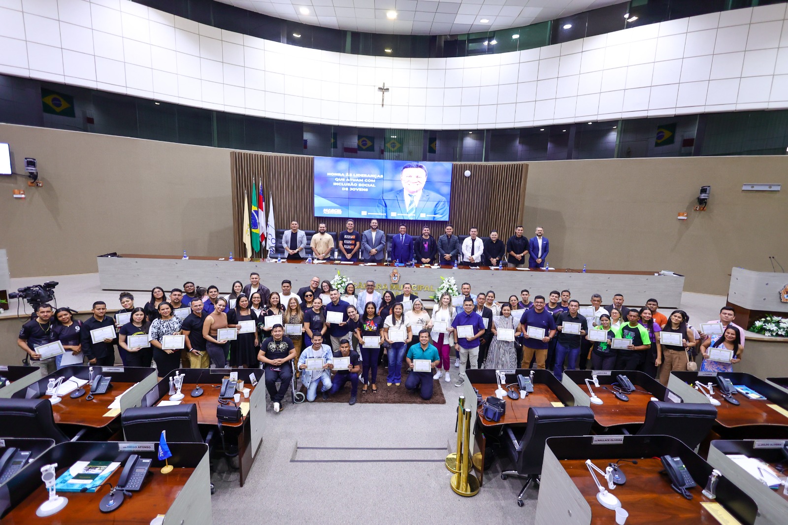 CMM homenageia lideranças de instituições que trabalham com o resgate social de jovens