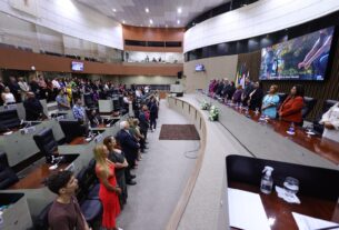 De autoria da vereadora Profª Jacqueline, contadores são homenageados em solenidade na Câmara Municipal