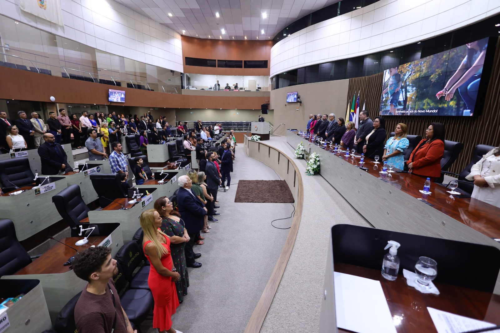 De autoria da vereadora Profª Jacqueline, contadores são homenageados em solenidade na Câmara Municipal