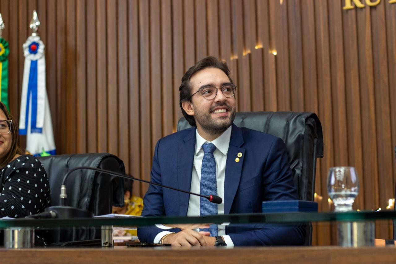 Deputado propõe ampliação na entrega de mestrado ou doutorado em caso de parto ou adoção