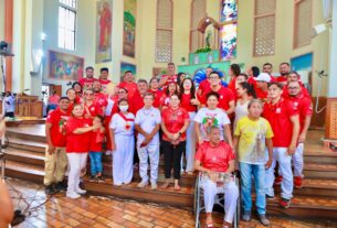 Garantido reverencia Nossa Senhora do Carmo como forma de gratidão e para pedir benção