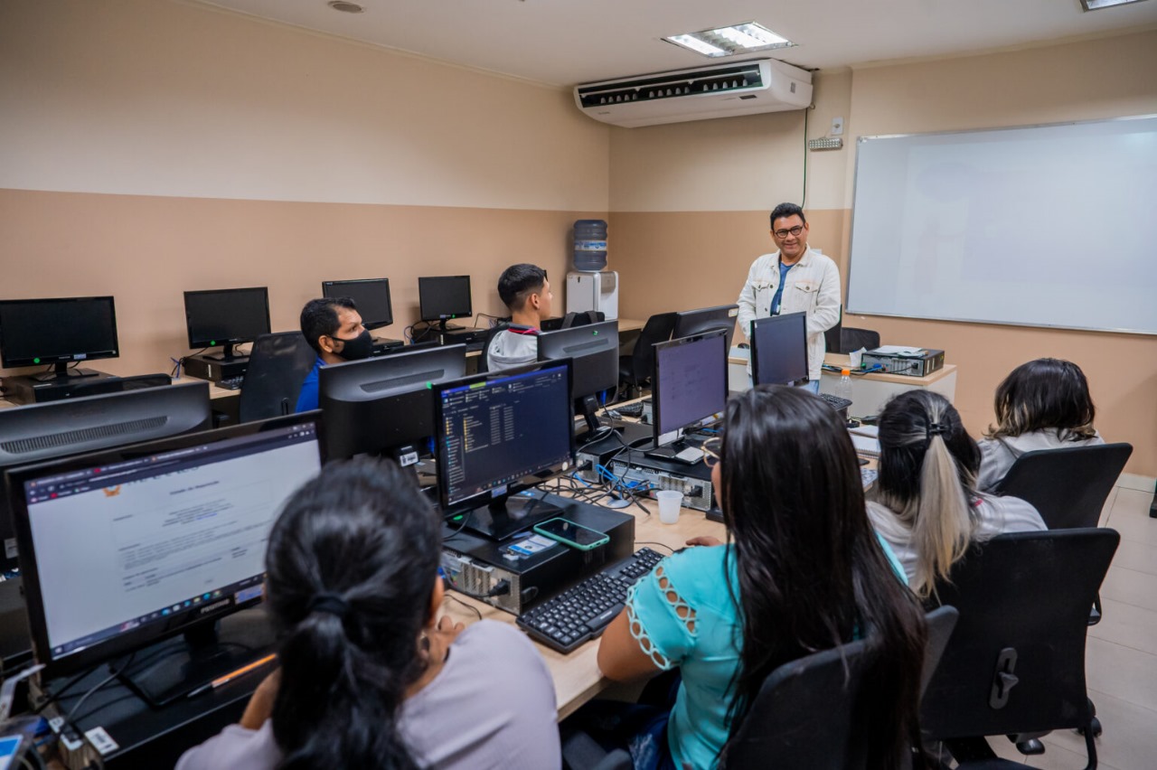 A parceria da CMM com o Centro de Educação Tecnológica do Amazonas (Cetam) também resultou na execução de 15 cursos presenciais nas dependências da Casa Legislativa.