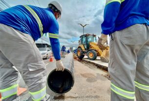 Implantação de redes de esgoto: Obras na Constantino Nery avançam para novo trecho