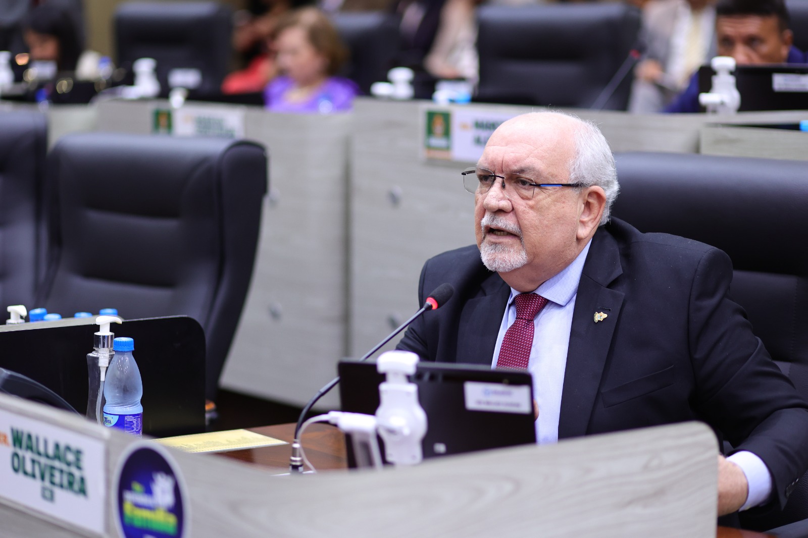 Na semana do Orgulho Autista, lei de Wallace Oliveira resguarda direitos de pessoas com TEA