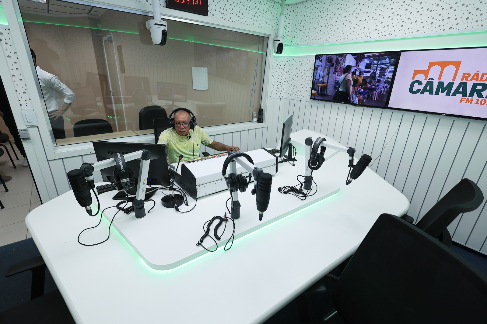 Rádio Câmara Manaus terá programação local ao vivo e diária a partir de 4 de julho