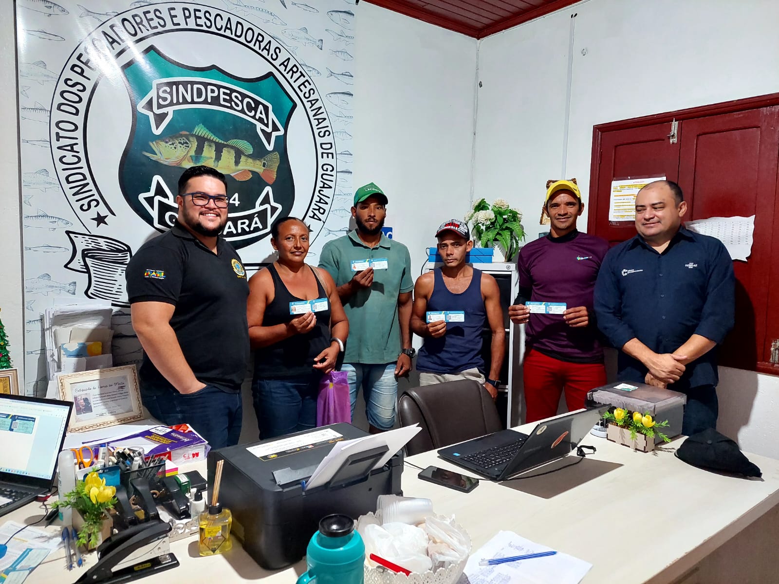 Superintendência de Pesca e Sebrae-AM atendem pescadores no município de Guajará