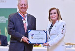 TCE-AM homenageia procurador da República e embaixador com medalha do Mérito de Contas