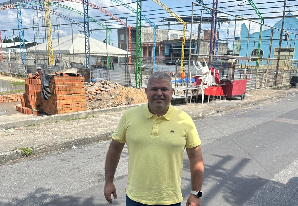 Vereador Elan Alencar fiscaliza reforma de ginásio poliesportivo no bairro Armando Mendes