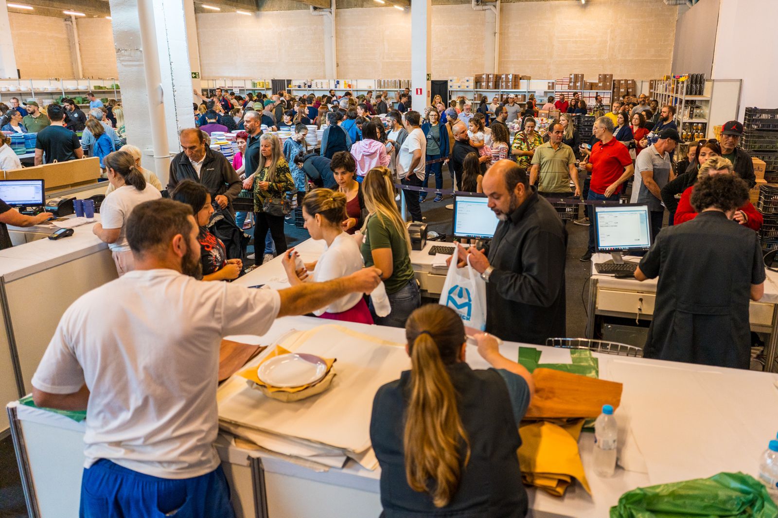 FEIRA DE LOUÇAS