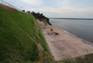Prefeitura de Manaus avança com jet grouting, contenção do talude e construção de quiosques no parque Encontro das Águas Rosa Almeida