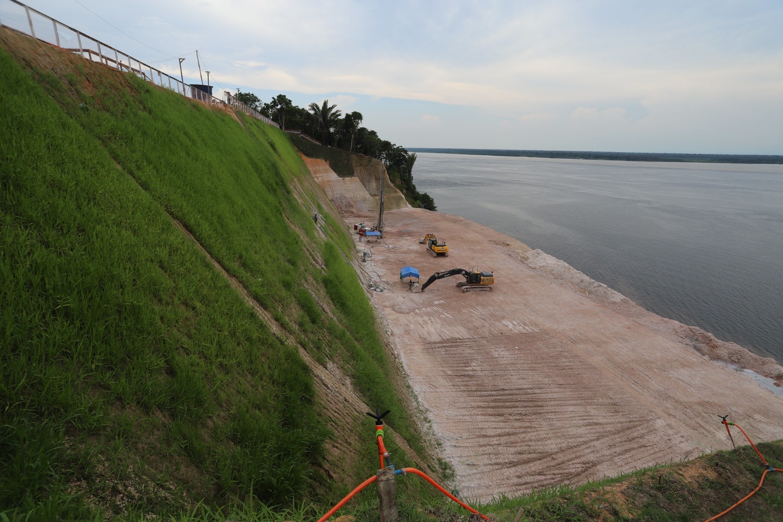 Prefeitura de Manaus avança com jet grouting, contenção do talude e construção de quiosques no parque Encontro das Águas Rosa Almeida
